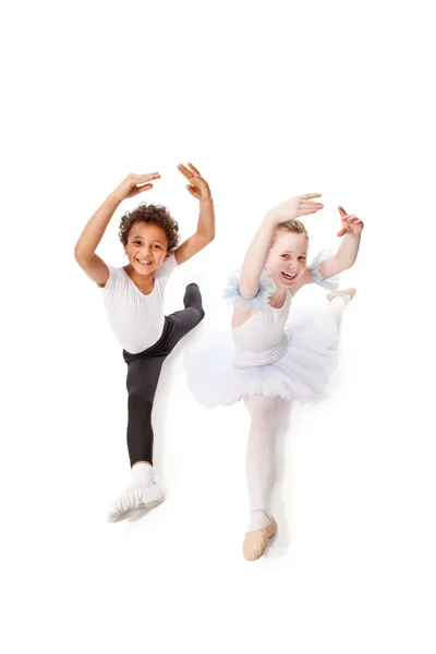 Niños interraciales bailando juntos —  Fotos de Stock
