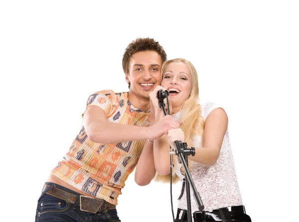 Atraente jovem casal cantando — Fotografia de Stock