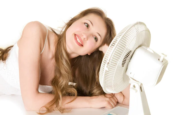 Chica rubia con ventilador —  Fotos de Stock