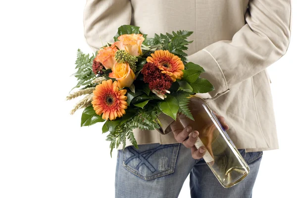 Bello sposo giovane con un bouquet — Foto Stock