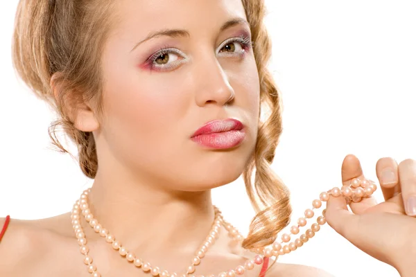 Kobieta z perłą naszyjnik — Zdjęcie stockowe