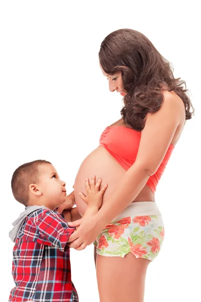 Έγκυος γυναίκα και ένα αγοράκι — Φωτογραφία Αρχείου