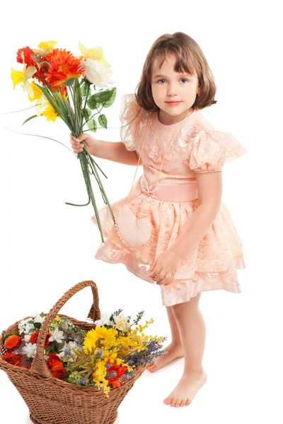 Menina bonito com flores — Fotografia de Stock