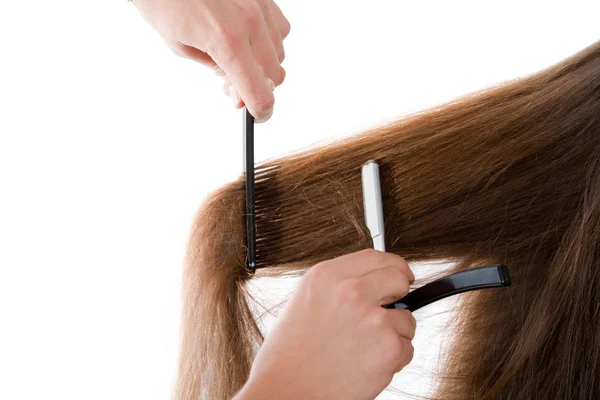 Cabeleireiro cortar o cabelo — Fotografia de Stock