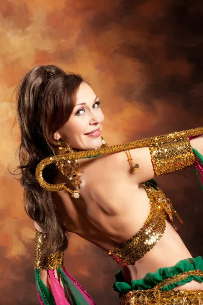 Kobieta piękna egzotyczna tancerka brzucha — Zdjęcie stockowe