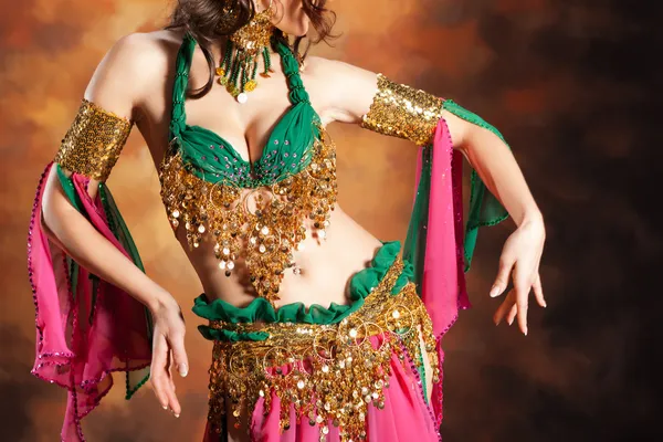 아름 다운 이국적인 배꼽 댄서 여자 스톡 사진