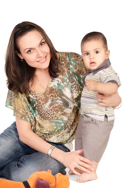 Pequeno filho e sua bela jovem mãe — Fotografia de Stock
