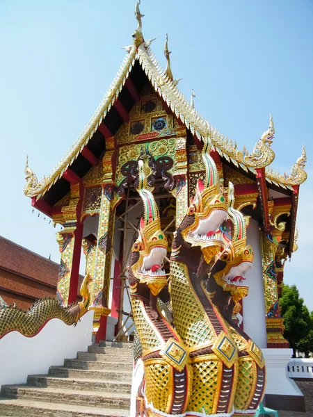 Dragão tailandês ou estátua do rei de Naga — Fotografia de Stock