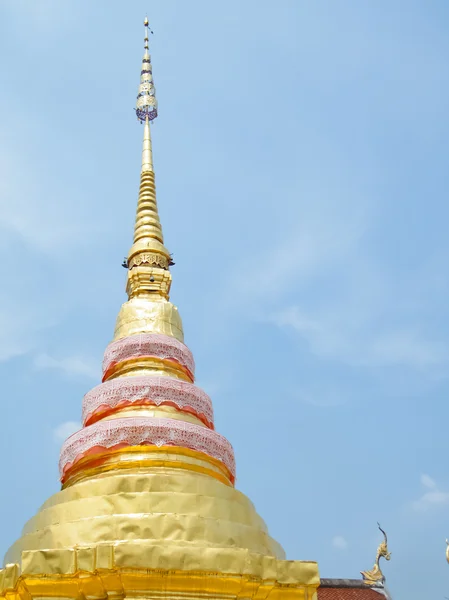 Dragón tailandés o rey de Naga estatua —  Fotos de Stock
