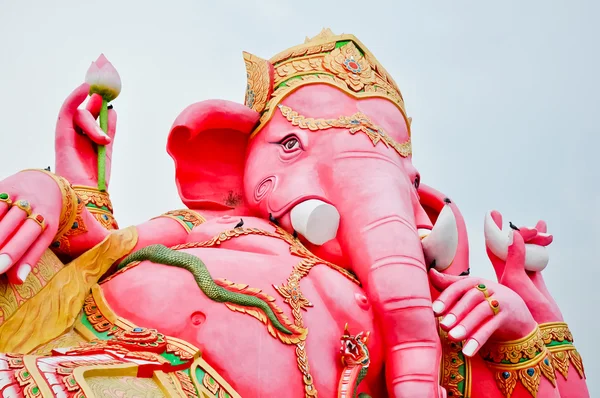 Die Statue von Lord Ganesh auf freiem Fuß in Thailand — Stockfoto