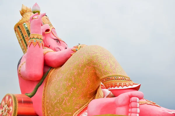 Die Statue von Lord Ganesh auf freiem Fuß in Thailand — Stockfoto