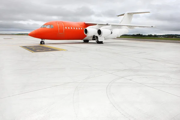 Πορτοκαλί επιχειρησιακό αεριωθούμενο αεροπλάνο橙色商务喷气机 — 图库照片