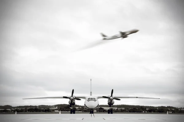 Dois aviões — Fotografia de Stock
