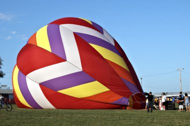 sıcak hava balonları, sıcak yaz gününde parlak renkler