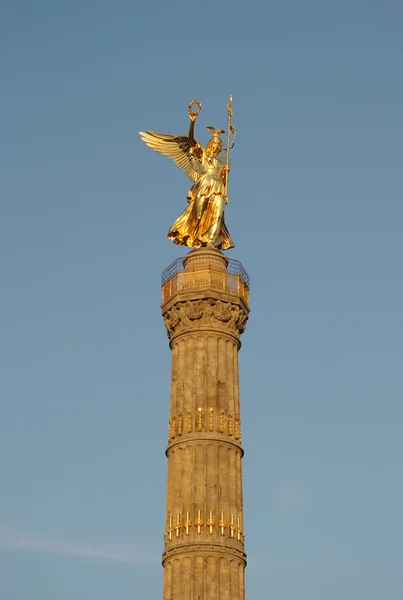 ベルリンの戦勝記念塔の上半分 — ストック写真