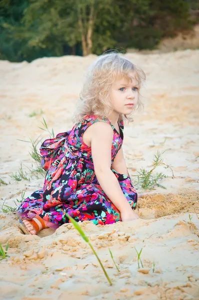 Little girl plaing alone at riverside — Stock Photo, Image