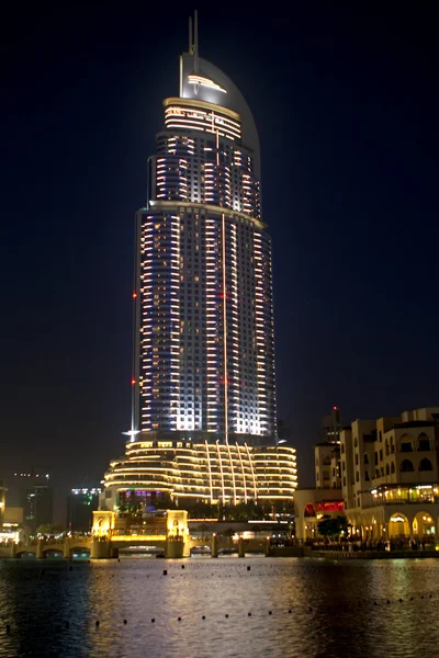 Burj Dubai Lake Hotel near water, evening — Stock Photo, Image