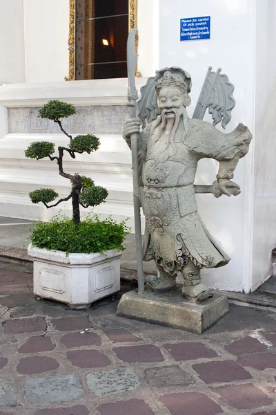 Кам'яна статуя в ВАТ по — стокове фото