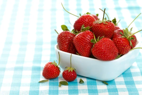 碗的草莓 — 图库照片