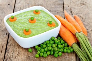 Green peas with carrots clipart