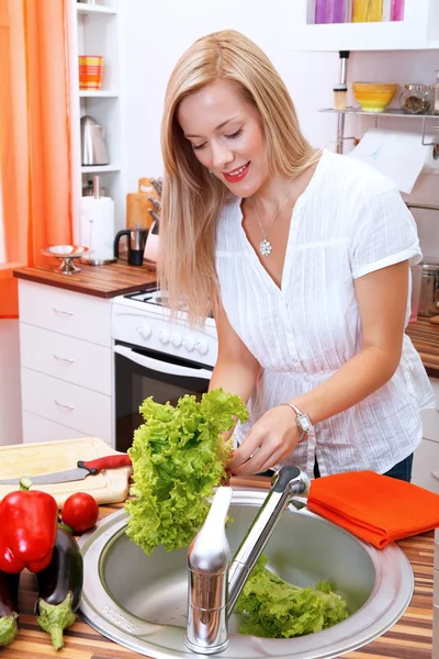 In the kitchen — Stock Photo, Image