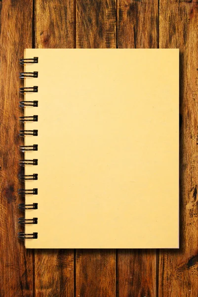 Cuaderno sobre fondo de madera —  Fotos de Stock