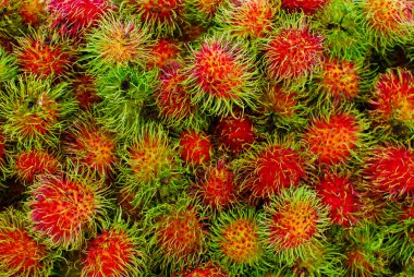 pazarda taze rambutans