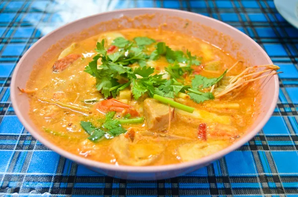 Fűszeres garnéla, tenger gyümölcsei leves — Stock Fotó