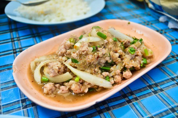 Pittige varkensvlees salade, Thaise stijl voedsel — Stockfoto