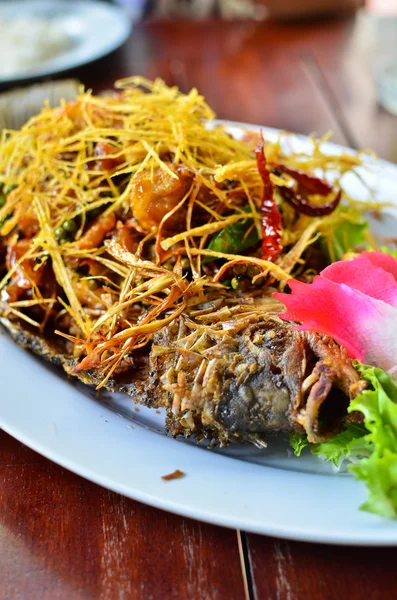 Deep fried fish with lemongrass — Stock Photo, Image
