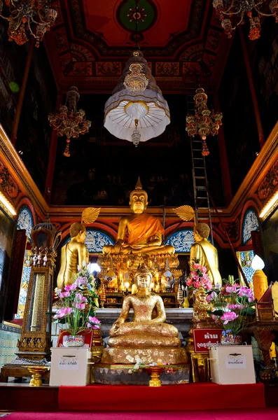 Zlatá socha Buddhy chrámu — Stock fotografie
