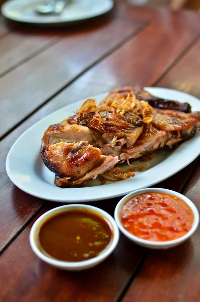 Grilled chicken with spicy sauce — Stock Photo, Image