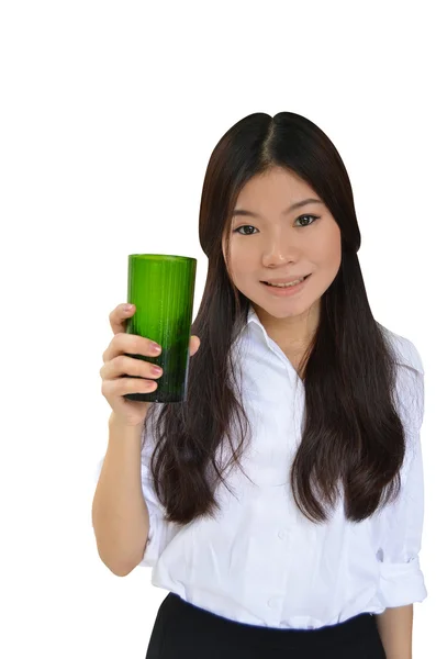 亚裔女子带一杯水 — 图库照片