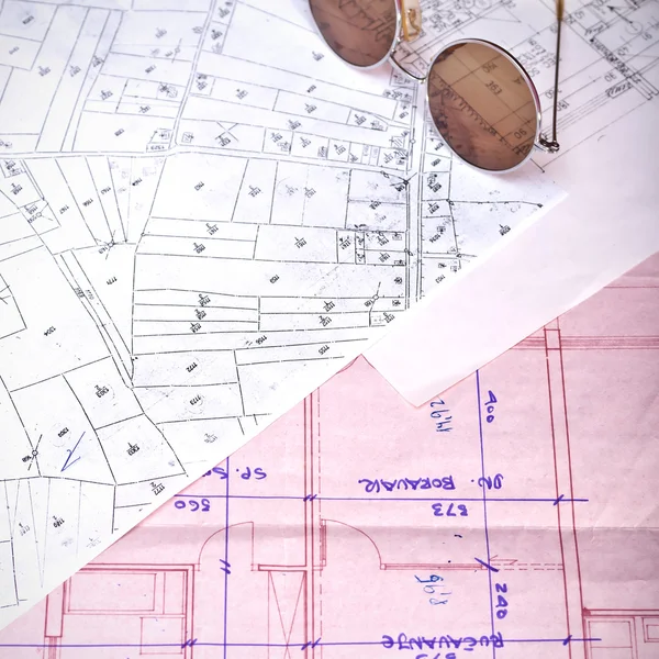 Floor plan on architect's desk — Stock Photo, Image
