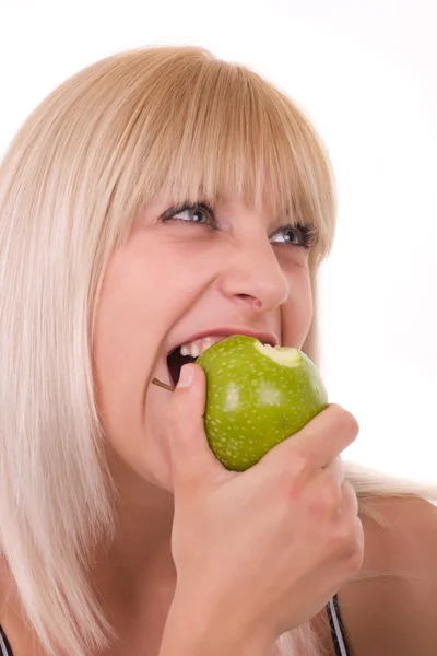 Menina mordendo a maçã — Fotografia de Stock