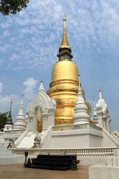 Goldene chedi in thailand — Stockfoto