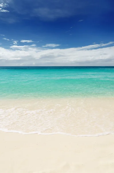 Praia de areia branca — Fotografia de Stock
