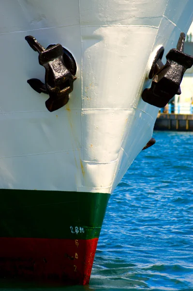 Bílá loď — Stock fotografie