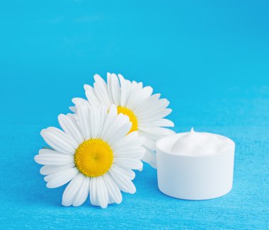 Daisy moisturizer clipart