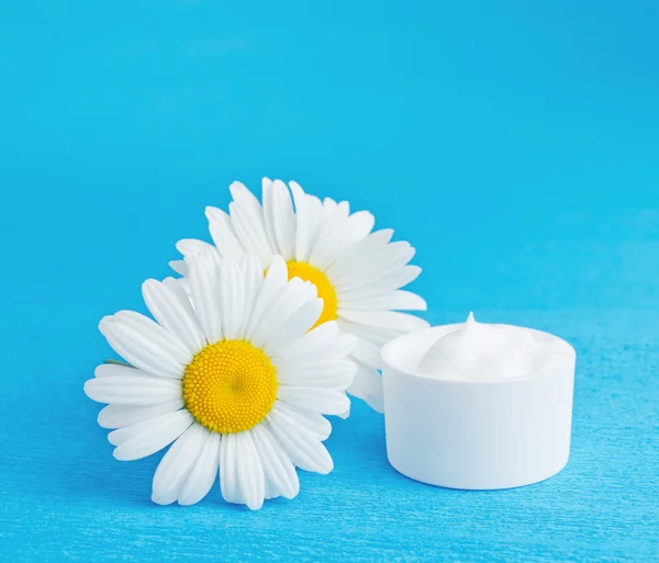 Daisy moisturizer — Stock Photo, Image
