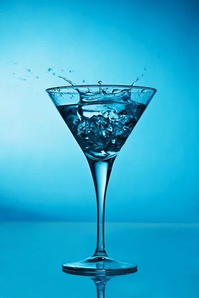Koktajl w szkło martini wermut — Zdjęcie stockowe