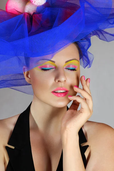Donna in cappello alla moda — Foto Stock