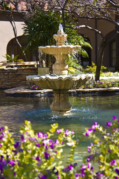 Binnenplaats fontein — Stockfoto
