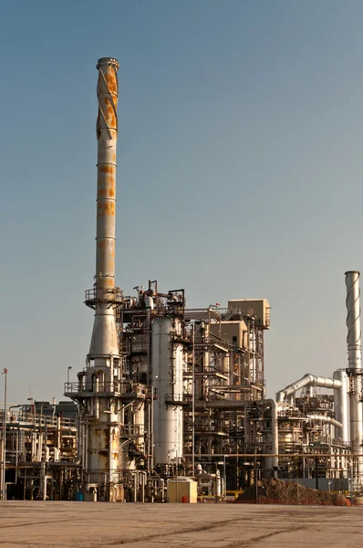 Petrolkémiai kőolajfinomító berendezések — Stock Fotó