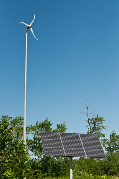 Wind- und Solarenergie — Stockfoto