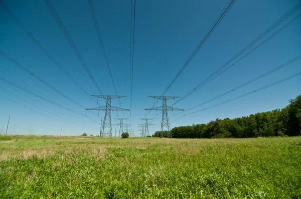 Elektriska transmissionstorn (elstolpar)) — Stockfoto