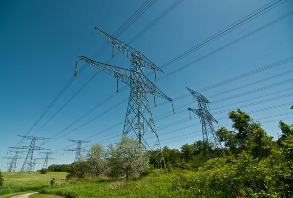 Elektriska transmissionstorn (elstolpar)) — Stockfoto