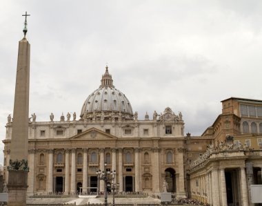 St peters Bazilikası'nın önden görünümü