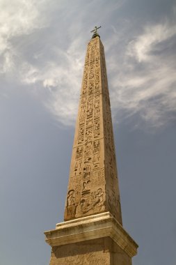 Dikilitaş'ın plaza rome