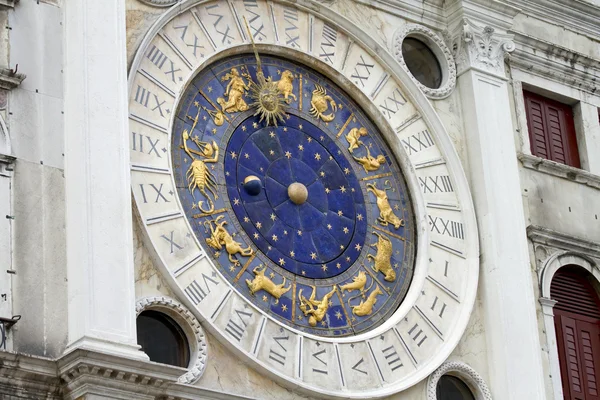 Venedig zodiac kalender st. markerar torget — Stockfoto